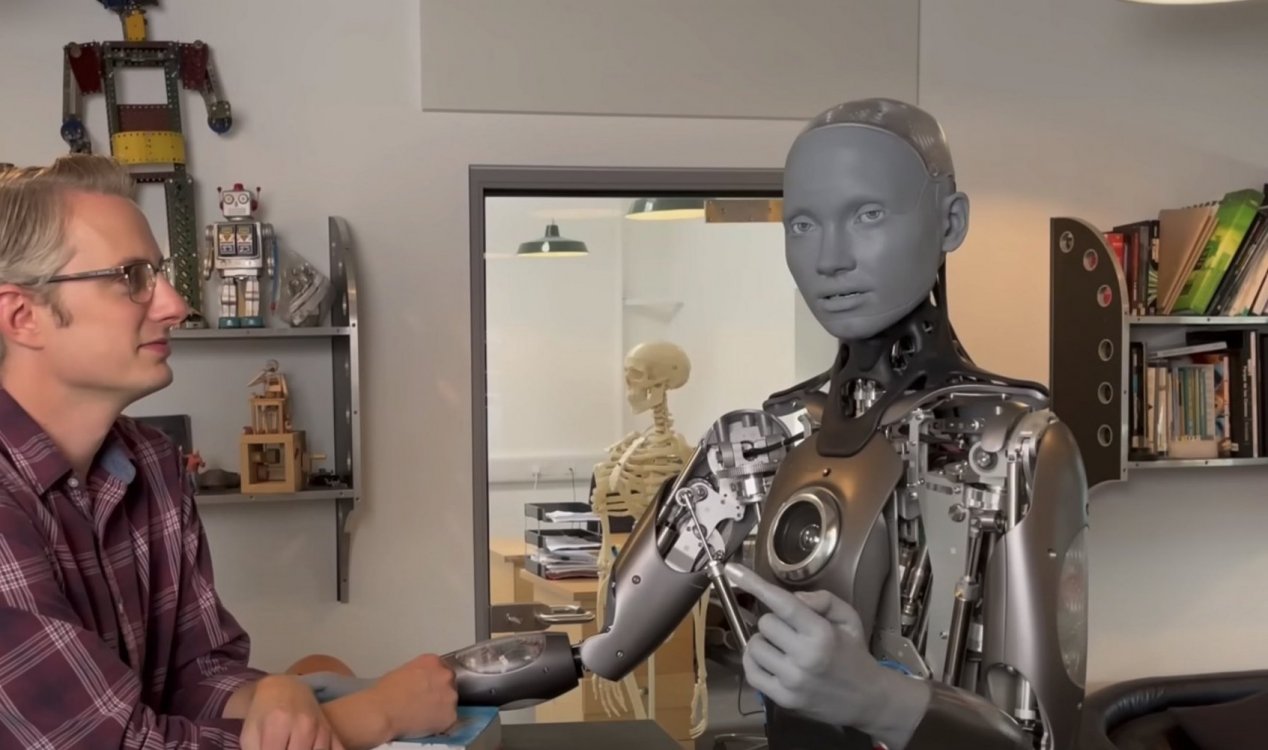 ‘World’s most advanced’ humanoid robot attempts to tell a joke