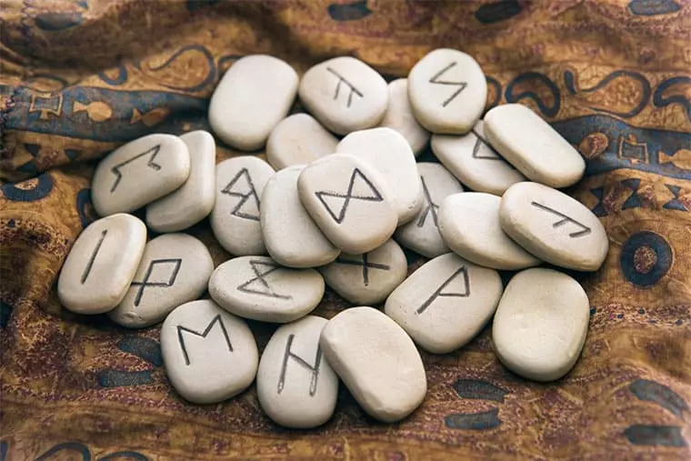 Runes and their meaning and application on the body