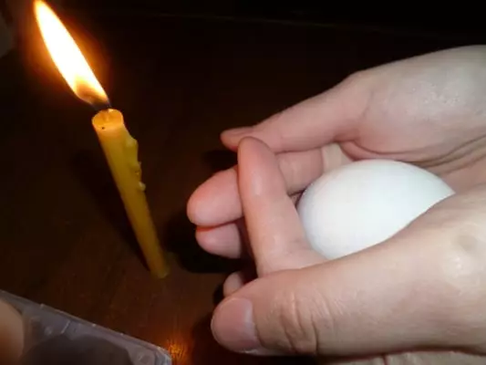 Removing damage to the egg from himself and another person