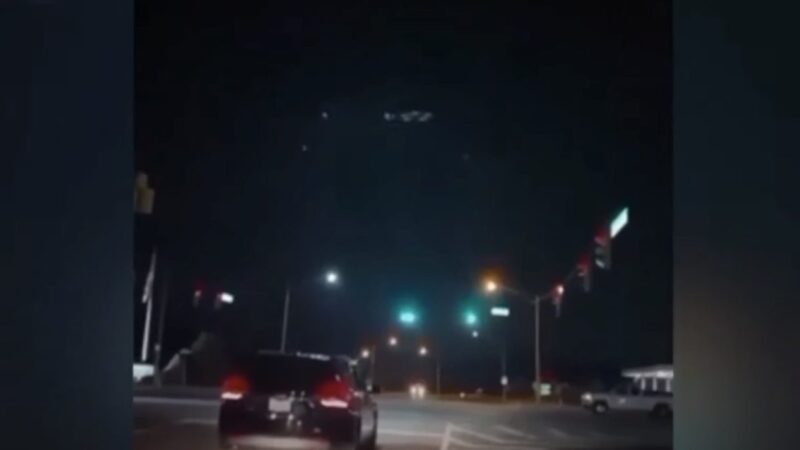 Mysterious rotating lights filmed over Middletown, Ohio
