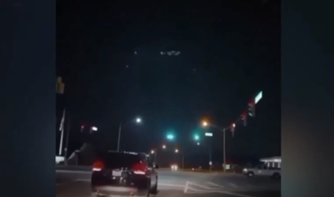 Mysterious rotating lights filmed over Middletown, Ohio